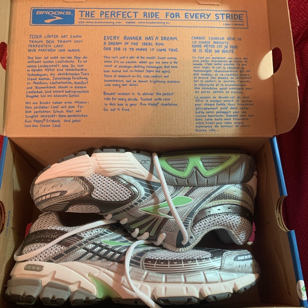 Brooks Ariel running shoes size 8.5 2E extra wide